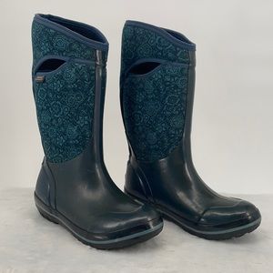 Bogs Size 9. Waterproof boots with blue flower